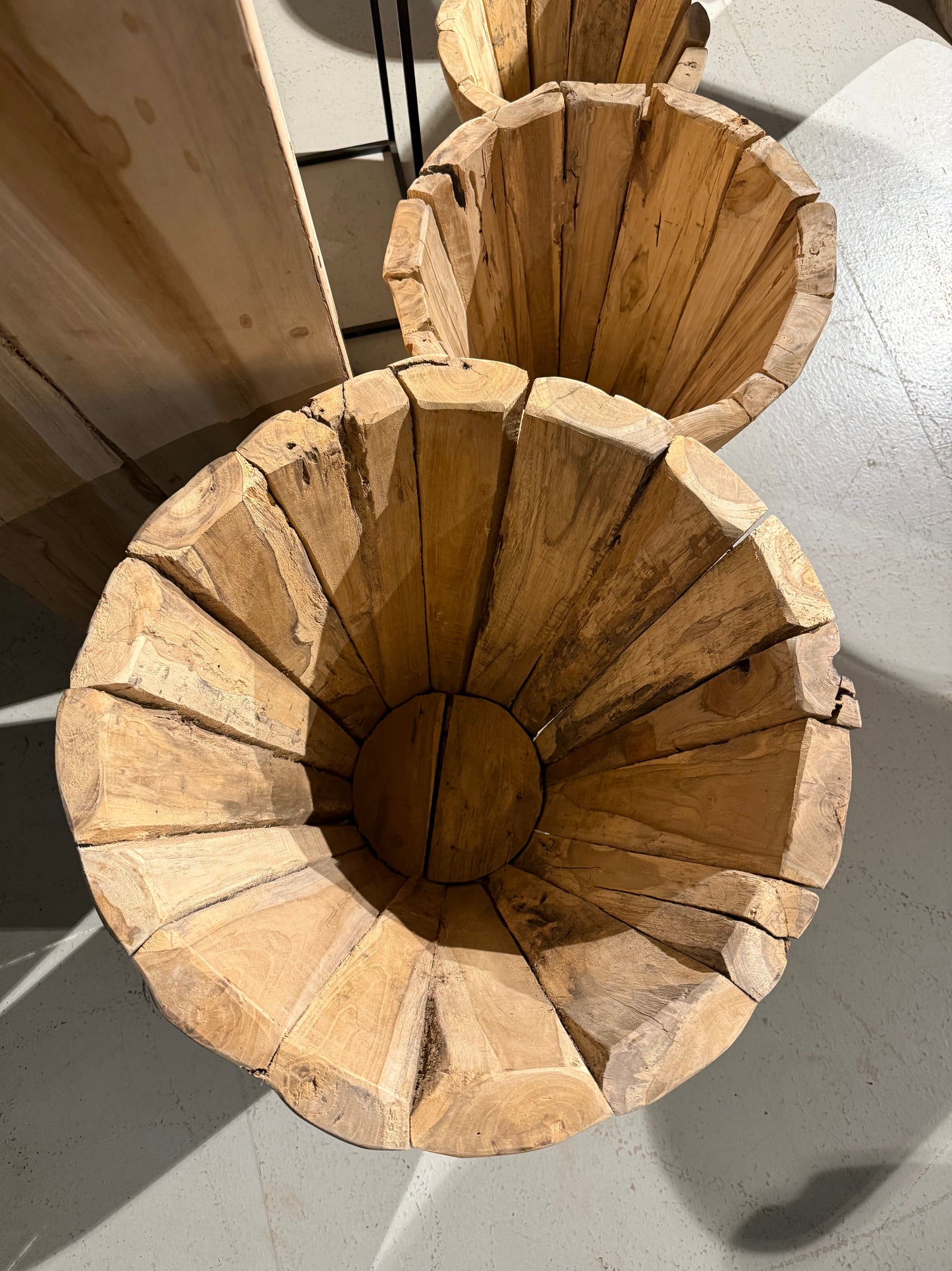 Pot de fleur en teck massif artisanal pour décoration intérieure et extérieure