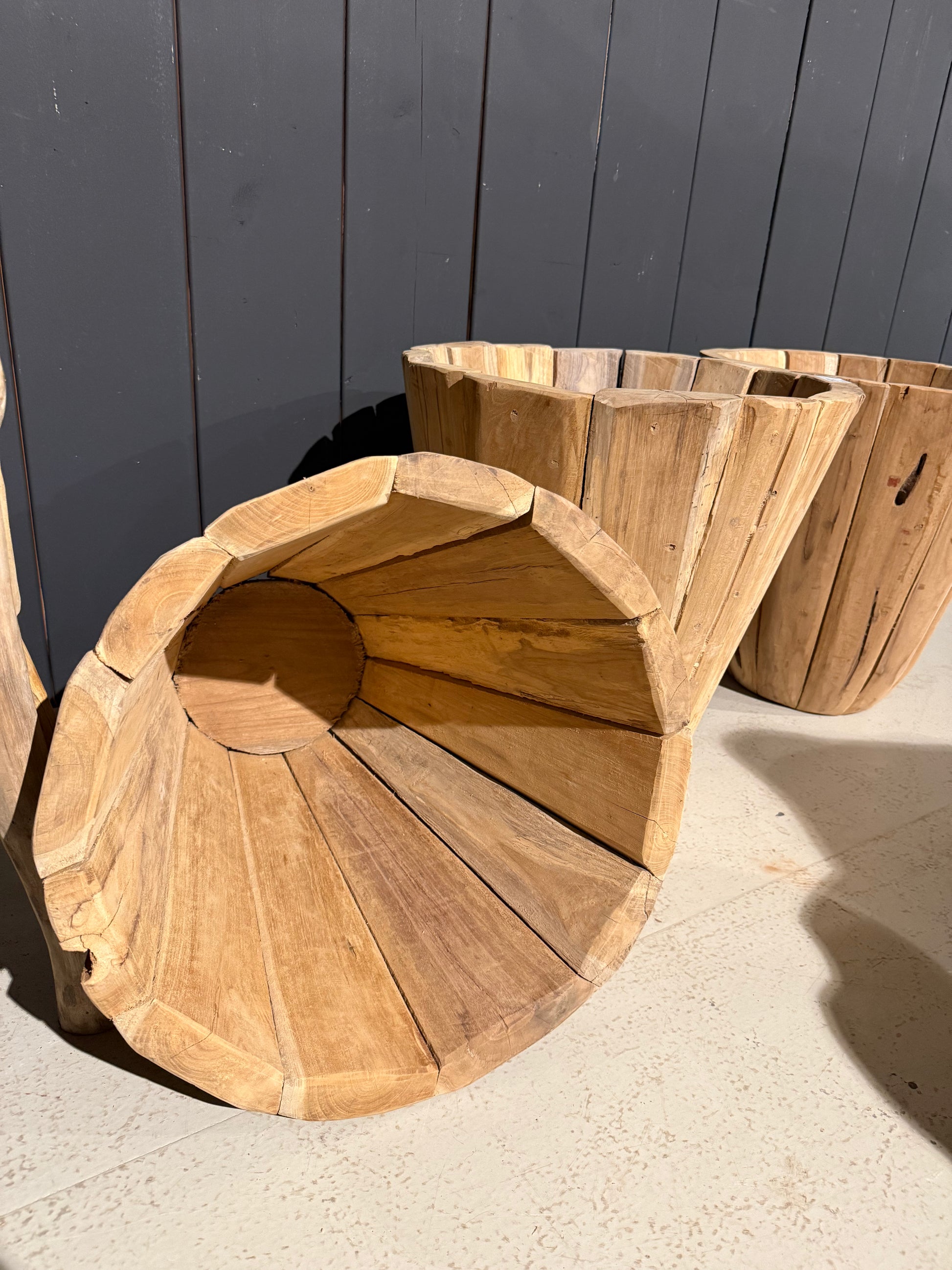 Pot de fleur en teck massif artisanal pour décoration intérieure et extérieure