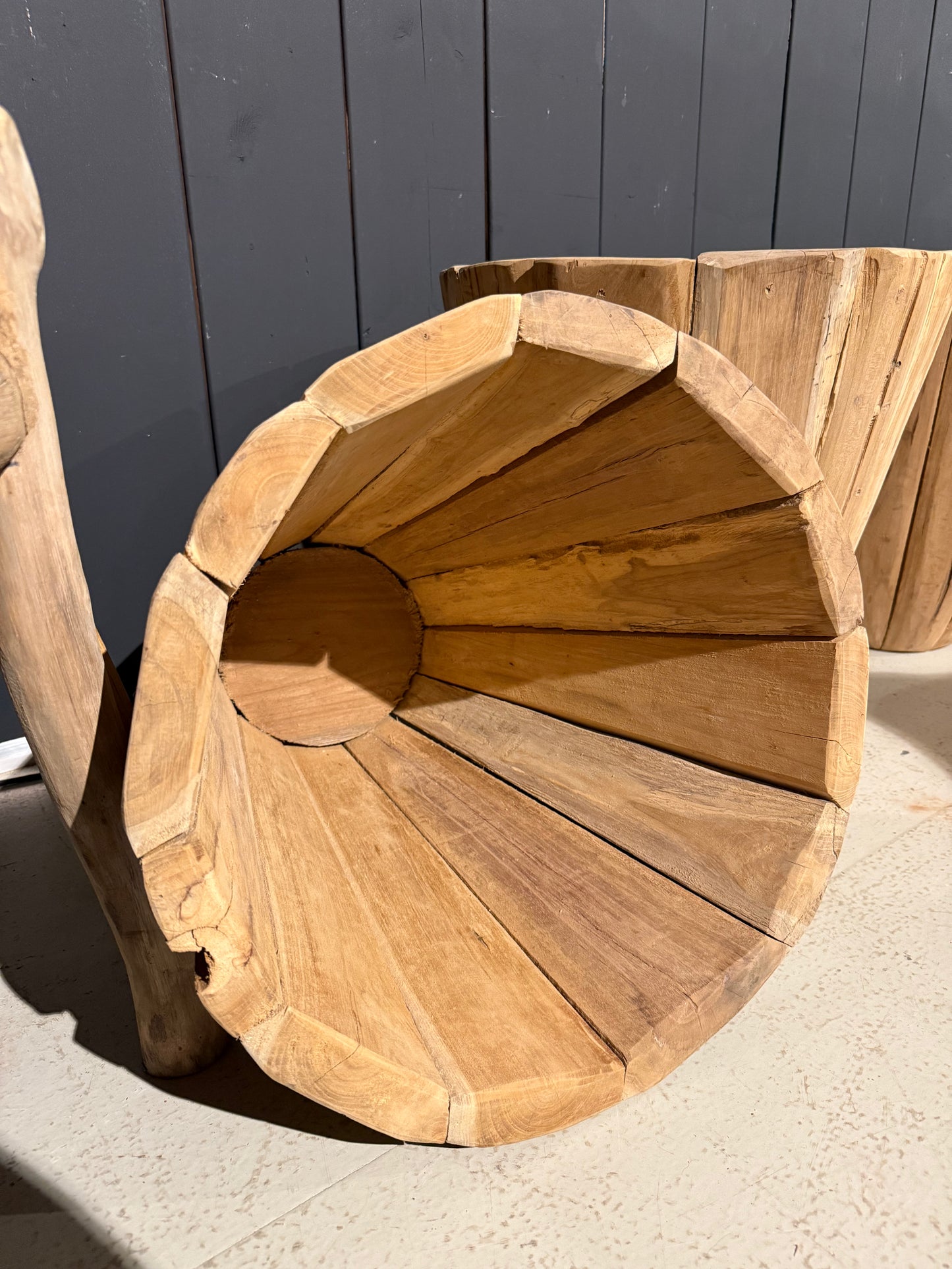 Pot de fleur en teck massif artisanal pour décoration intérieure et extérieure