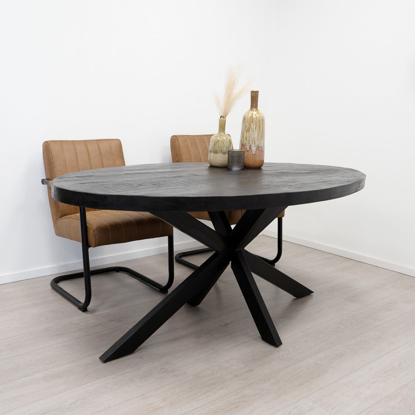 Table ovale manguier noir pied métal central - SOLO