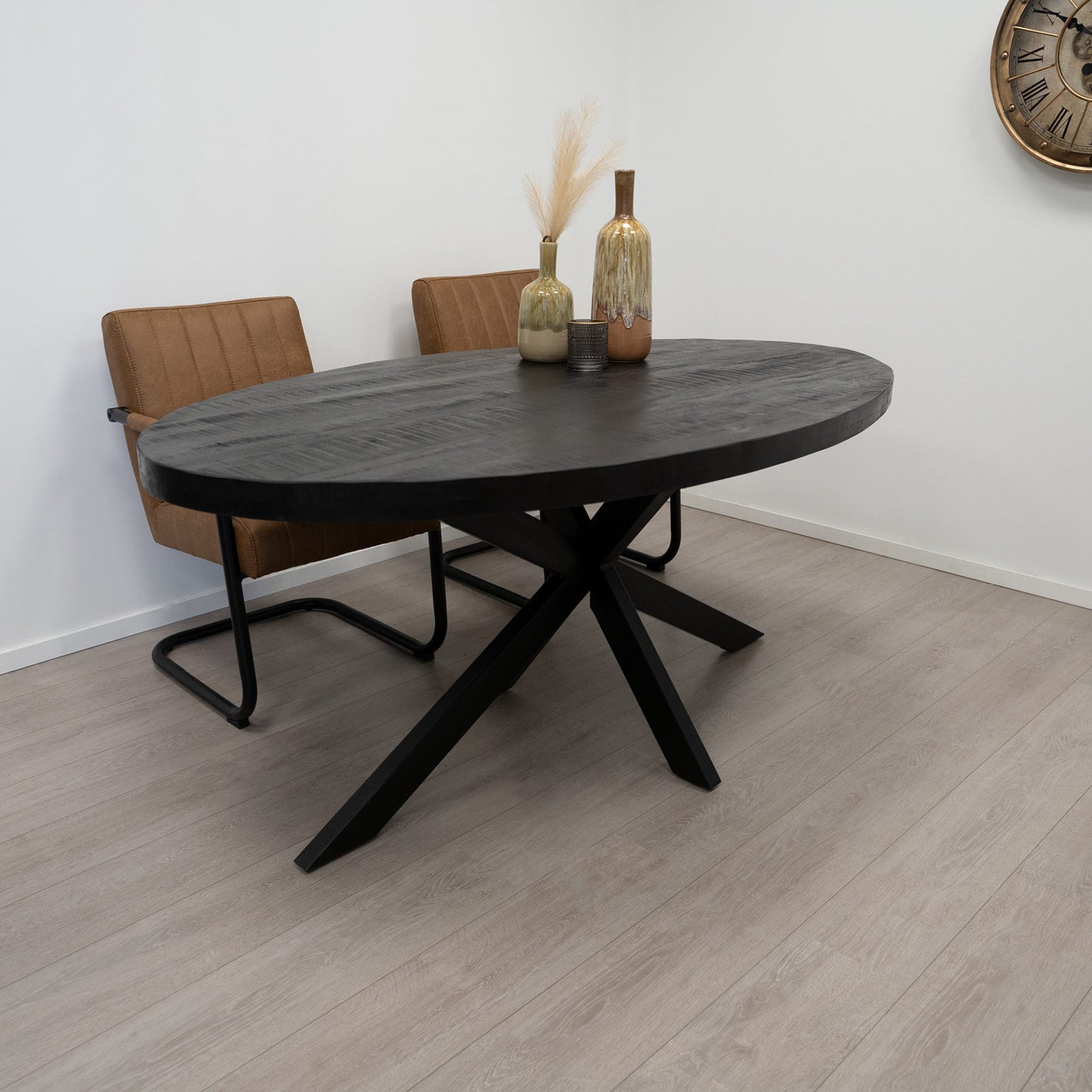 Table ovale manguier noir pied métal central - SOLO