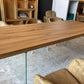 Table en Chêne Massif et Pieds en Verre "NUBE" | Meuble Ébéniste